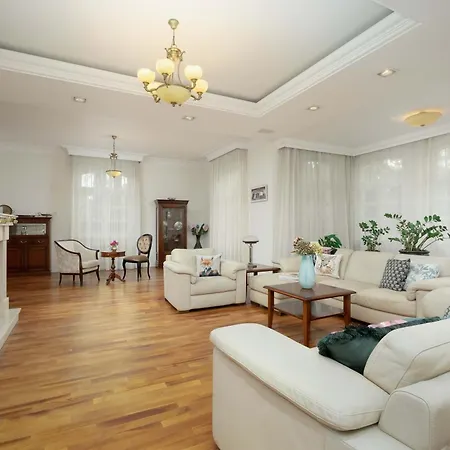 Сasa de vacaciones Luxury With Sauna, Jacuzzi & Cinema By Renters Prestige Konstancin-Jeziorna