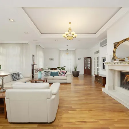 Сasa de vacaciones Luxury With Sauna, Jacuzzi & Cinema By Renters Prestige *
