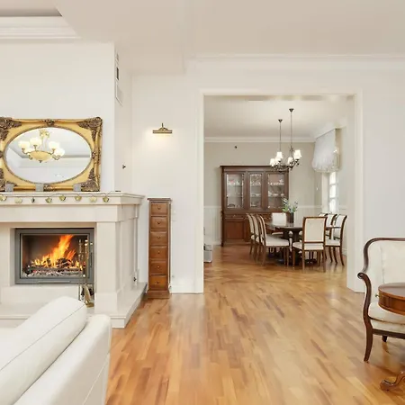 Luxury With Sauna, Jacuzzi & Cinema By Renters Prestige *