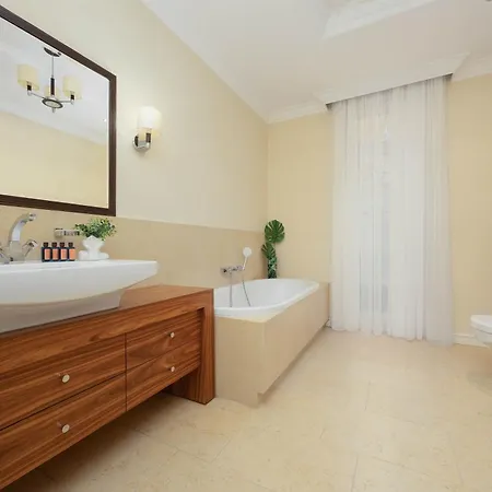 Luxury With Cinema And Sauna & Jacuzzi By Renters Prestige Konstancin-Jeziorna