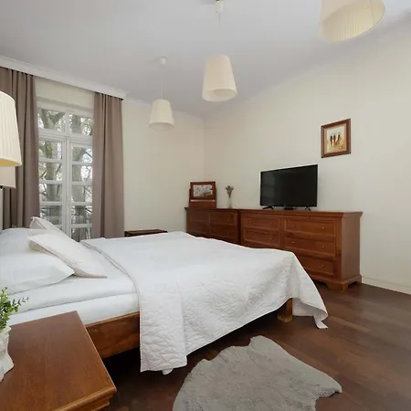 Luxury With Sauna, Jacuzzi & Cinema By Renters Prestige