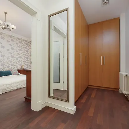 Luxury With Sauna, Jacuzzi & Cinema By Renters Prestige