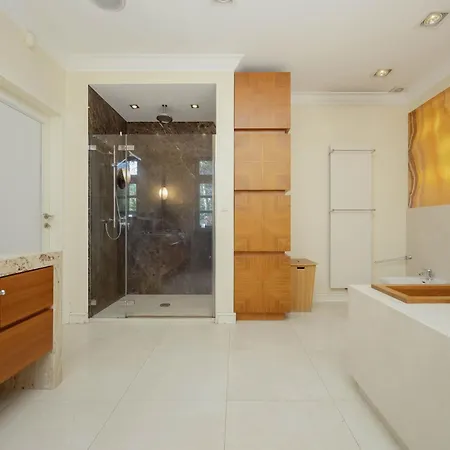Сasa de vacaciones Luxury With Sauna, Jacuzzi & Cinema By Renters Prestige *