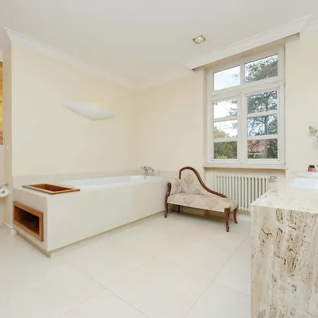 Luxury With Sauna, Jacuzzi & Cinema By Renters Prestige * Konstancin-Jeziorna