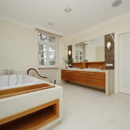 Luxury With Cinema And Sauna & Jacuzzi By Renters Prestige Konstancin-Jeziorna