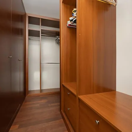 Сasa de vacaciones Luxury With Sauna, Jacuzzi & Cinema By Renters Prestige *