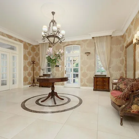 Luxury With Cinema And Sauna & Jacuzzi By Renters Prestige Casa vacanze Konstancin-Jeziorna